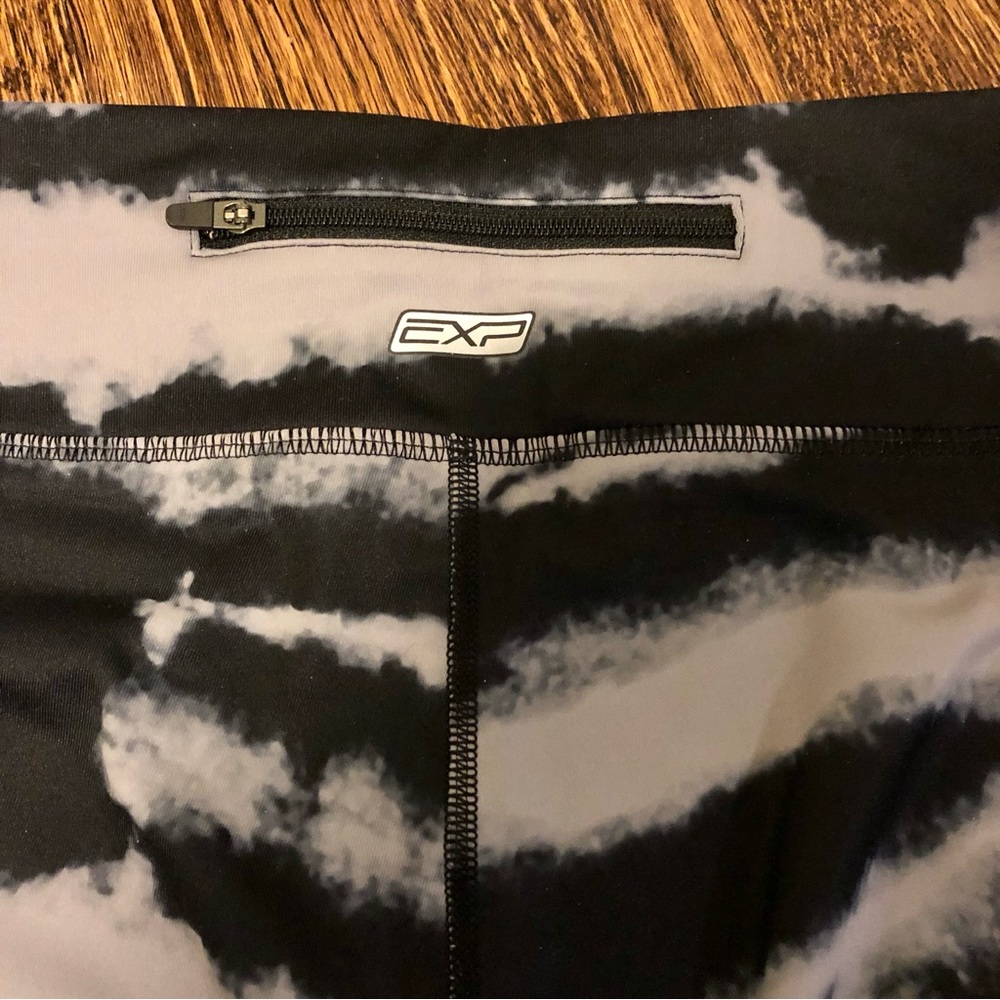 Express small EXP Core Performance Leggings - Picture 4 of 5